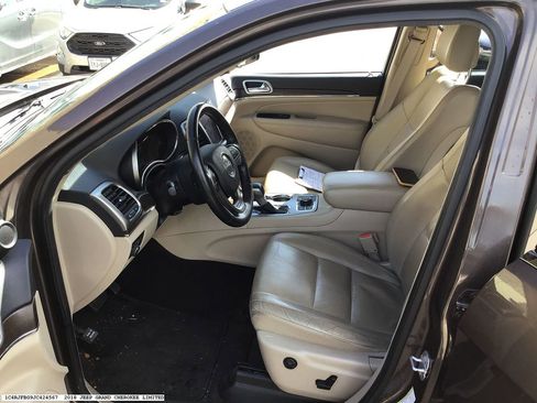 Used 2018 Jeep Grand Cherokee Limited image 13