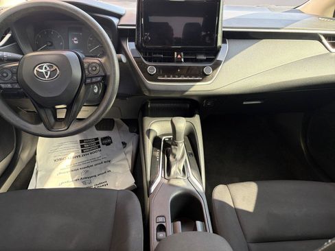 Used 2025 Toyota Corolla LE FWD image 10