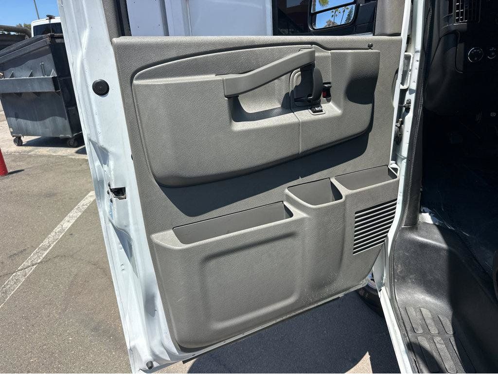 Used 2018 Chevrolet Express 2500 w/ Driver Convenience Package RWD image 13