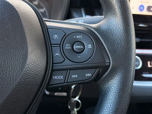 Used 2025 Toyota Corolla LE image 24