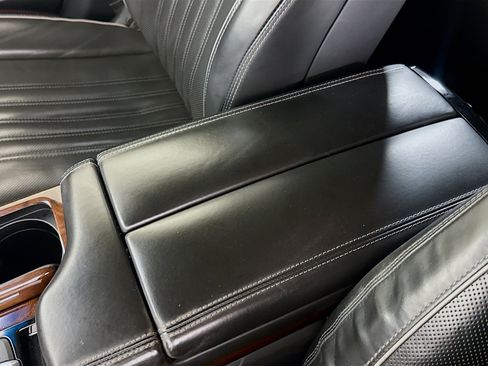 Used 2019 Genesis G90 3.3T Premium image 18