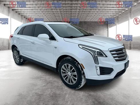 Used 2017 Cadillac XT5 Luxury image 3