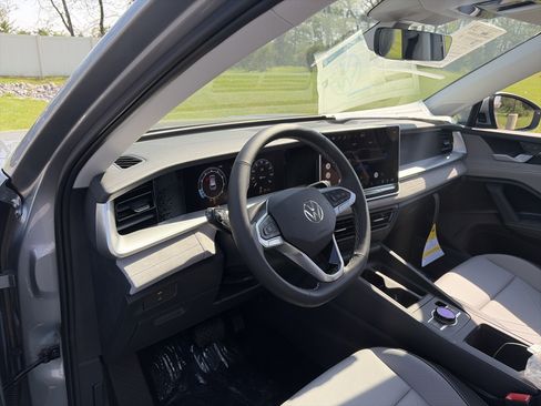 New 2026 Volkswagen Tiguan SE AWD/4WD image 16