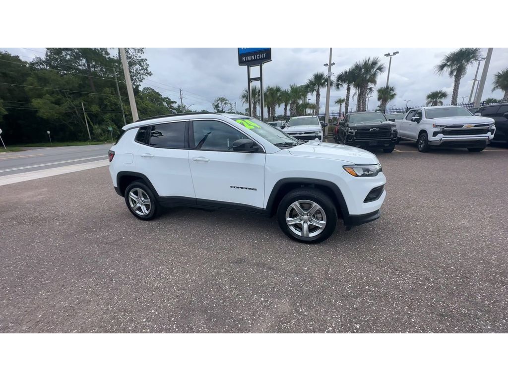 Used 2024 Jeep Compass Latitude AWD/4WD image 9