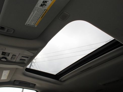 Used 2017 Cadillac Escalade ESV Luxury image 20