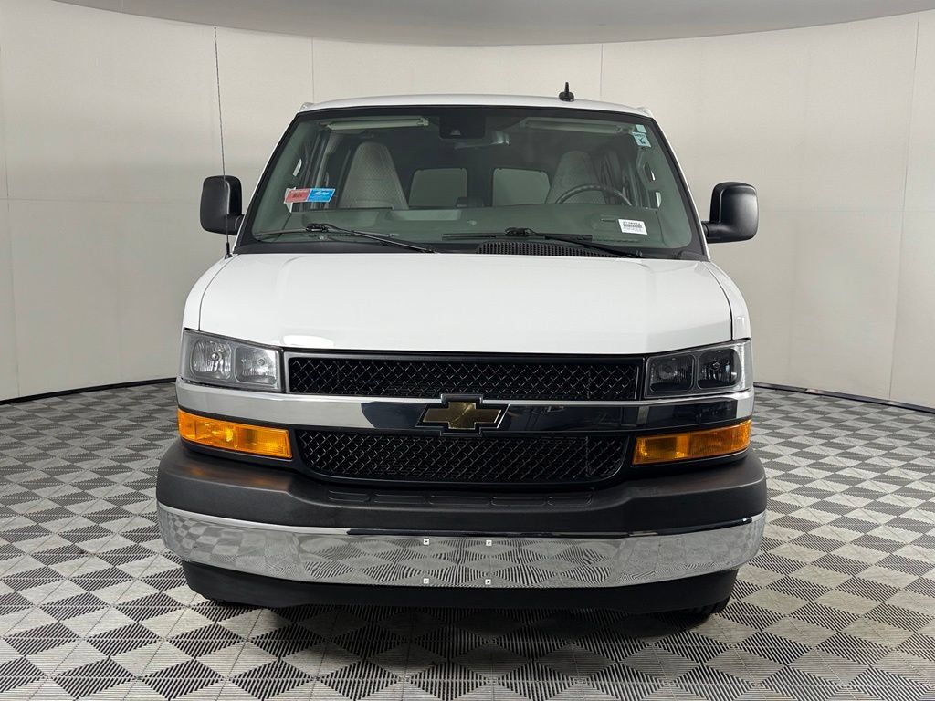 Used 2025 Chevrolet Express 3500 LT w/ LT Preferred Equipment Group RWD image 10
