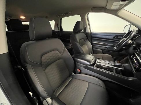 Used 2024 Nissan Pathfinder SV image 9