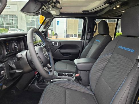 Used 2025 Jeep Wrangler Unlimited Rubicon 4xe w/ Safety Group AWD/4WD image 31