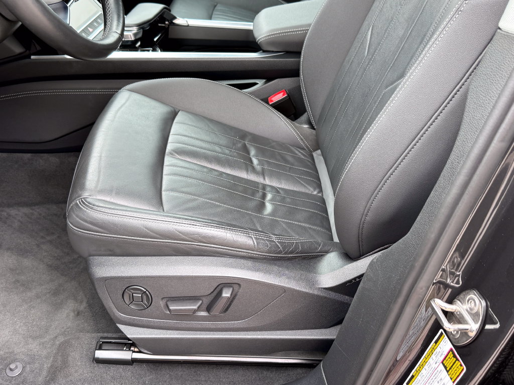 Used 2021 Audi e-tron Premium AWD/4WD image 23