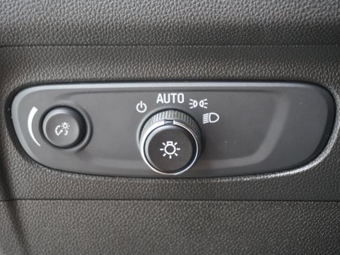 Used 2022 Buick Envision Essence w/ Sport Touring Package FWD image 24