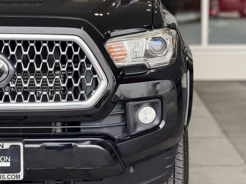 Used 2019 Toyota Tacoma TRD Sport image 6