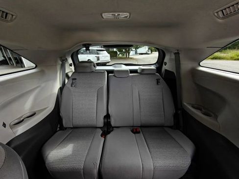 Used 2023 Toyota Sienna LE AWD/4WD image 38