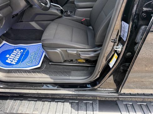 Used 2024 Chevrolet Colorado LT w/ LT Convenience Package image 11