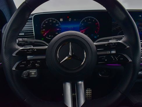 Used 2025 Mercedes-Benz GLS 450 4MATIC image 17