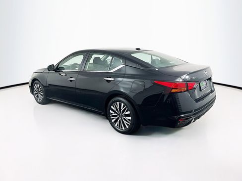 Used 2025 Nissan Altima 2.5 SV FWD image 5