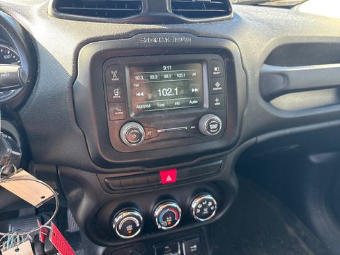 Used 2015 Jeep Renegade Latitude image 10