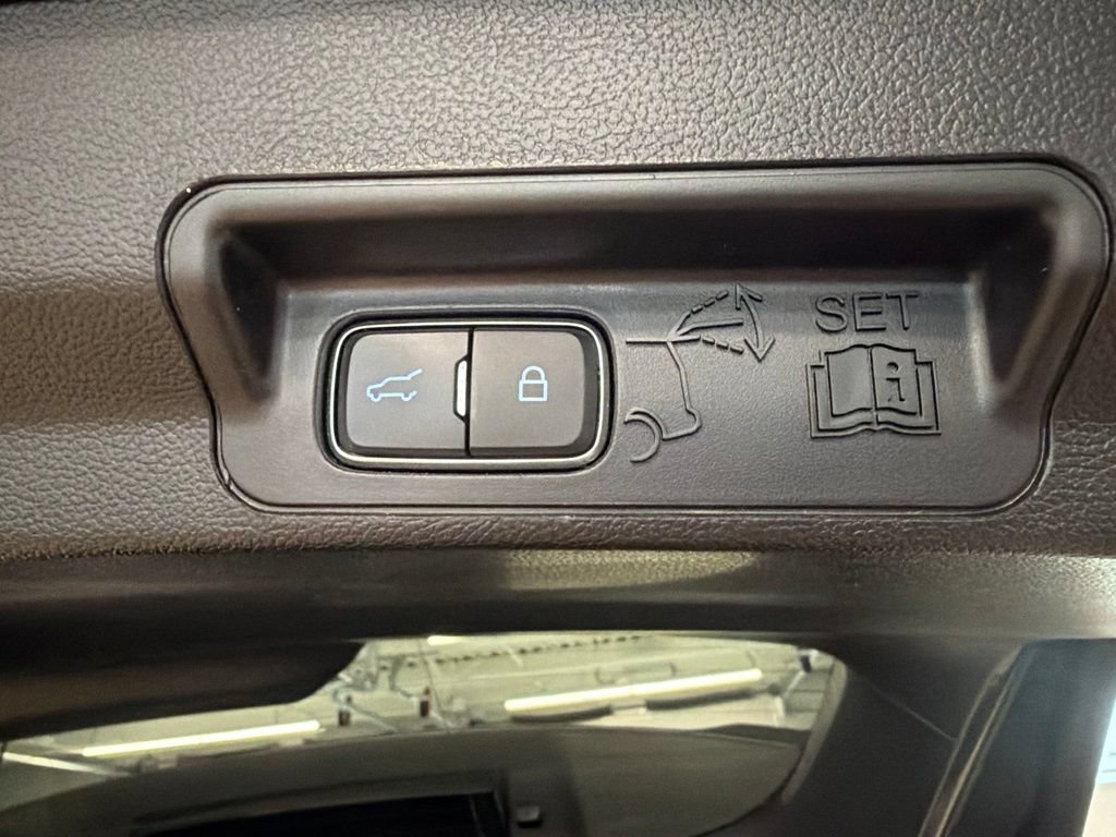 Used 2020 Ford Explorer Limited w/ Hybrid Equipment Group 310A AWD/4WD image 33
