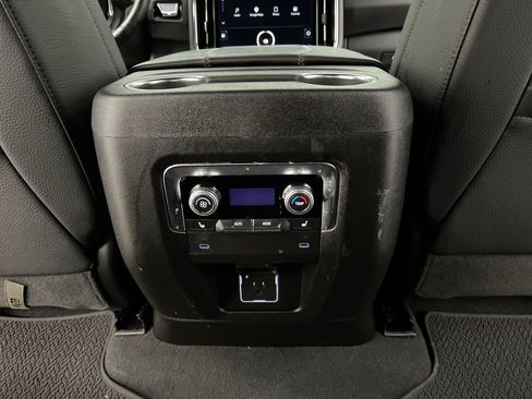 Used 2025 GMC Yukon Denali AWD/4WD image 22