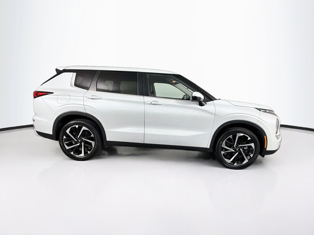 Used 2023 Mitsubishi Outlander SE FWD image 11