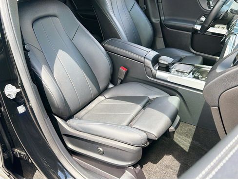 Used 2021 Mercedes-Benz GLB 250 4MATIC image 15