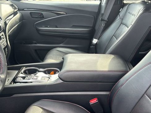 Used 2024 Honda Passport Black Edition image 24