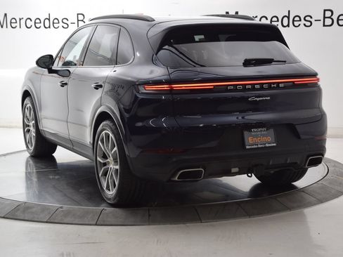 Used 2024 Porsche Cayenne AWD/4WD image 4