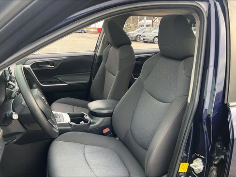 Used 2020 Toyota RAV4 XLE image 30