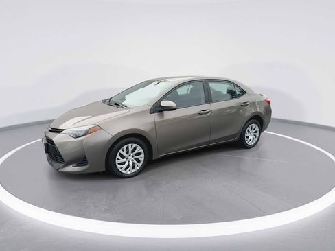 Used 2017 Toyota Corolla LE image 4