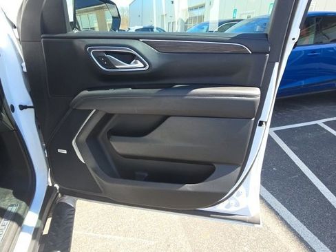 Used 2024 Chevrolet Suburban Z71 w/ Luxury Package image 28