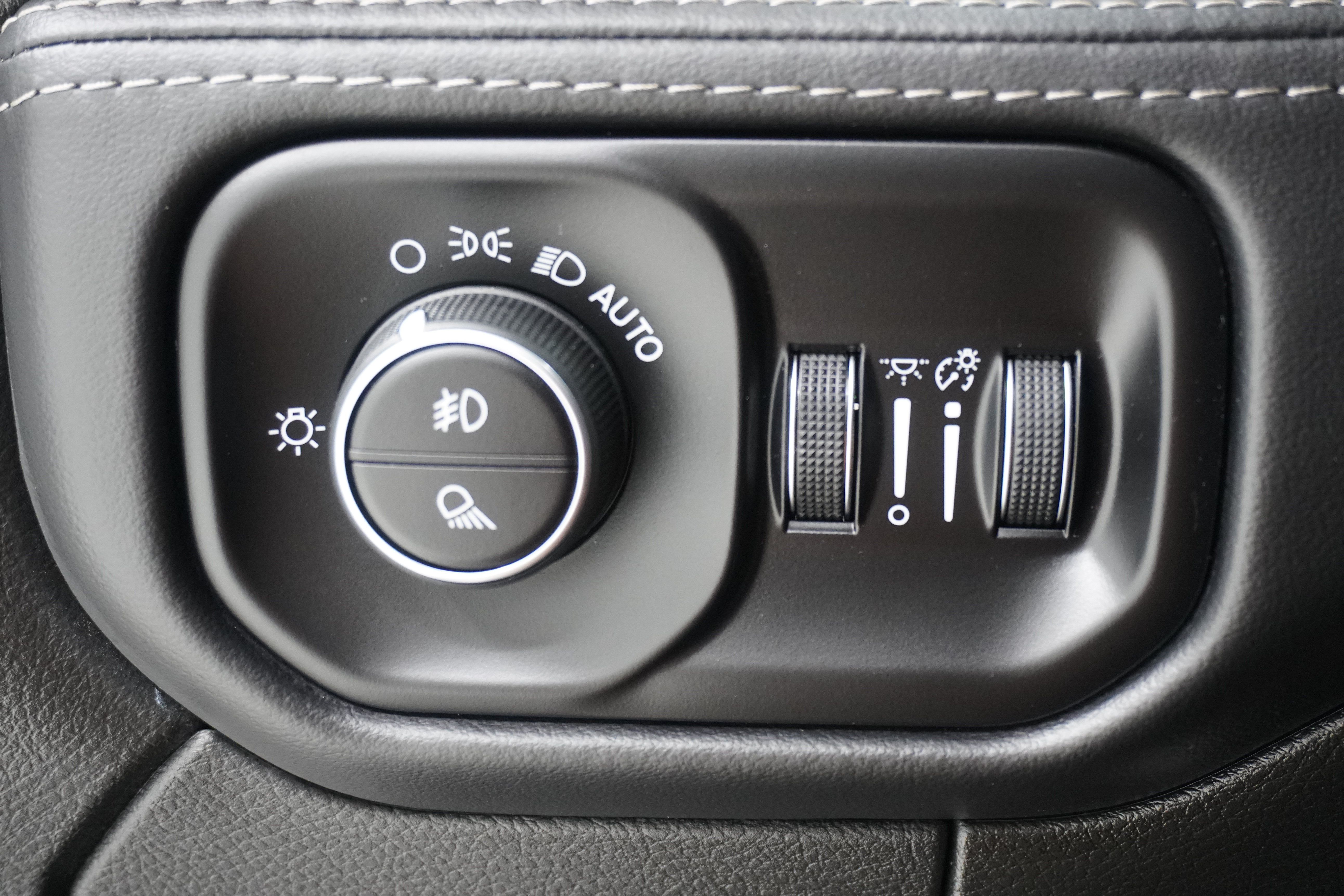 Used 2025 RAM 3500 Limited AWD/4WD image 32