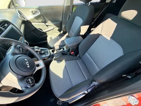 Used 2023 Kia Soul LX w/ LX Technology Package image 21