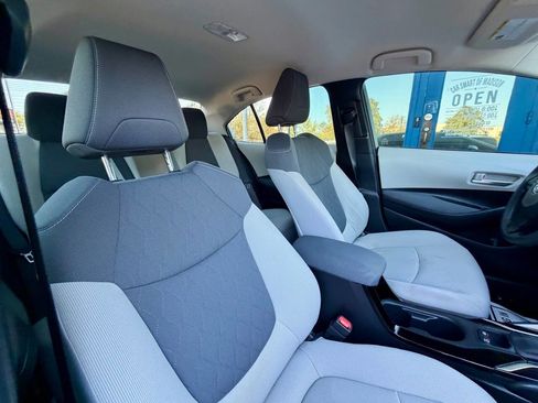 Used 2021 Toyota Corolla LE FWD image 25