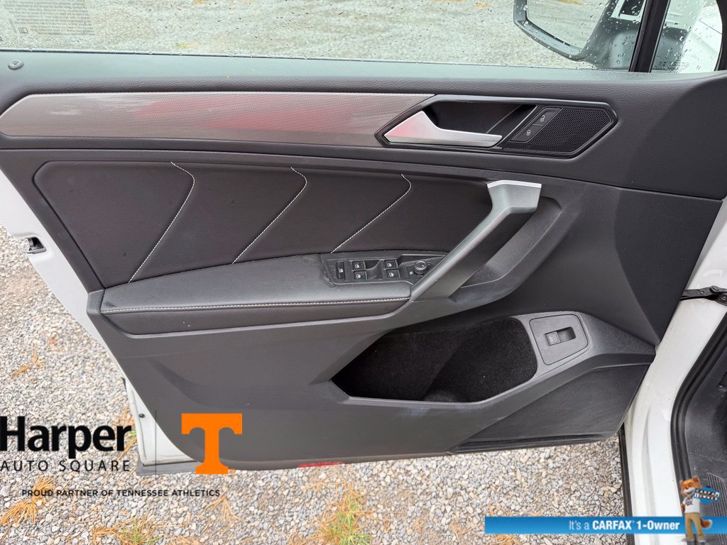 Used 2024 Volkswagen Tiguan SE w/ Panoramic Sunroof Package AWD/4WD image 19