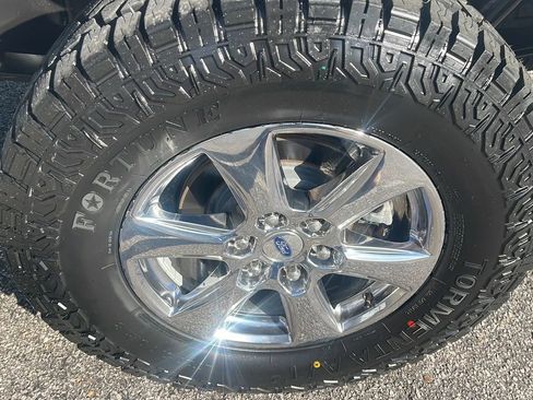 Used 2018 Ford F150 XLT w/ Equipment Group 302A Luxury image 9