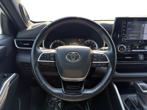 Used 2022 Toyota Highlander XSE image 12