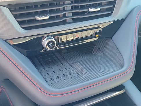 Certified 2025 Ford Explorer ST-Line w/ Premium Package RWD image 27