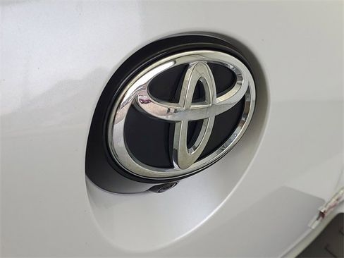 Used 2022 Toyota Corolla XSE image 9