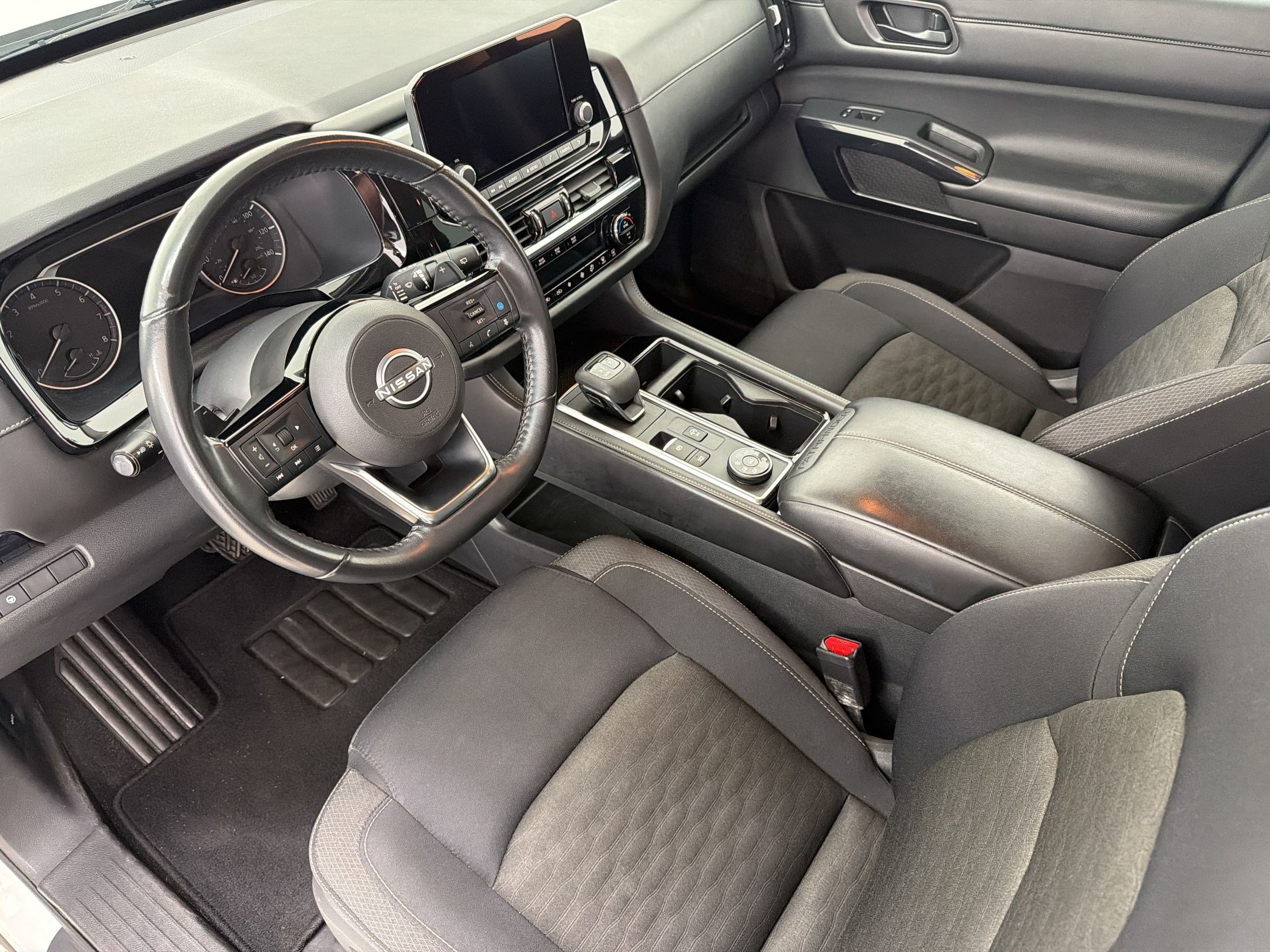 Used 2023 Nissan Pathfinder SV AWD/4WD image 4