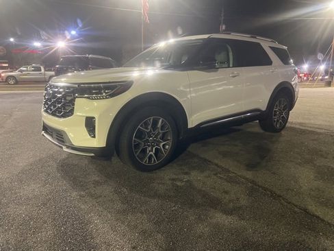 Used 2025 Ford Explorer Platinum w/ Ultimate Package image 3