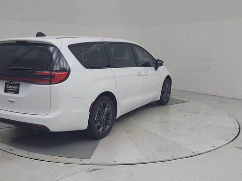 New 2026 Chrysler Pacifica Select image 14