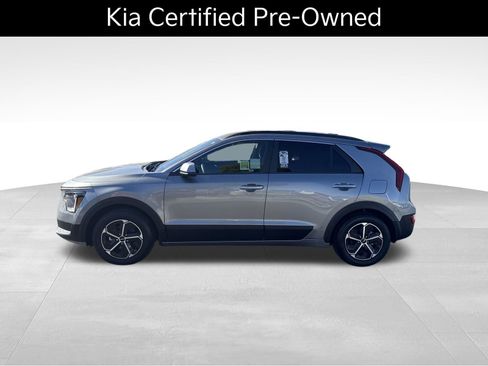 Certified 2025 Kia Niro LX image 9