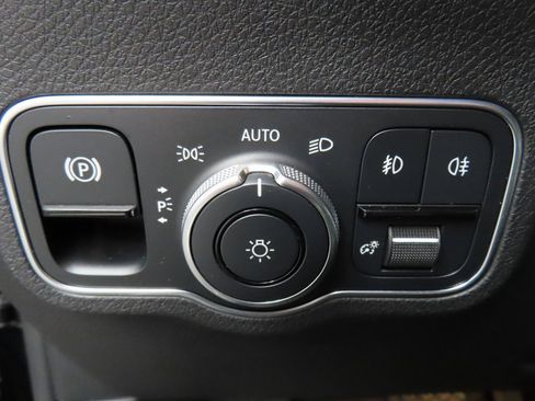 Used 2022 Mercedes-Benz GLB 250 4MATIC image 43