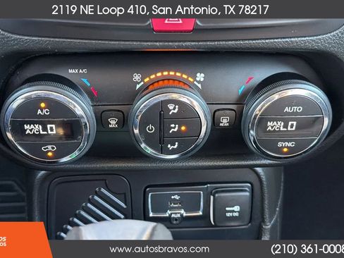 Used 2016 Jeep Renegade Latitude FWD image 26