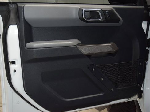 Used 2022 Ford Bronco Black Diamond w/ Sasquatch Package image 40