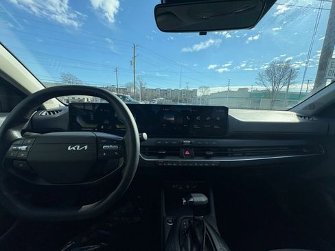 Used 2025 Kia K4 LXS image 32