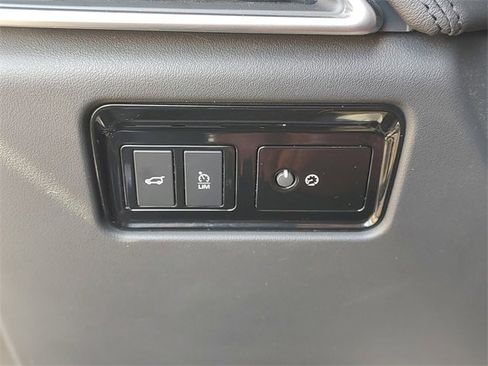 Used 2019 Jaguar F-PACE Portfolio image 24