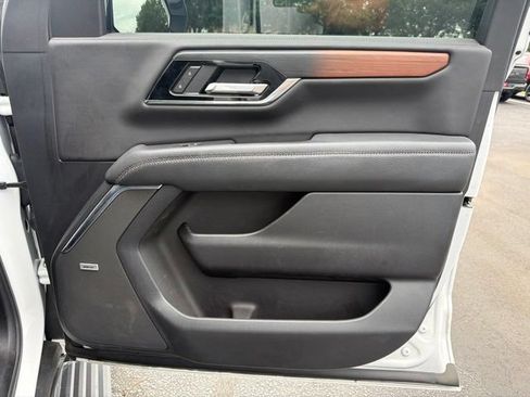 Used 2025 GMC Yukon Denali w/ Sun & Power Step Package AWD/4WD image 11