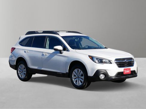 Used 2019 Subaru Outback 2.5i Premium image 6