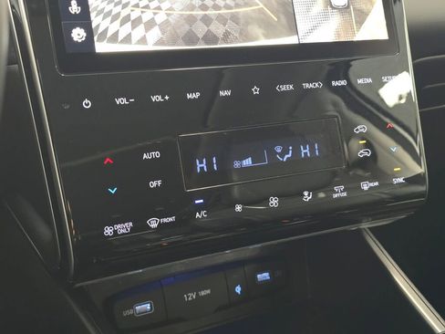 Used 2024 Hyundai Tucson Limited image 32