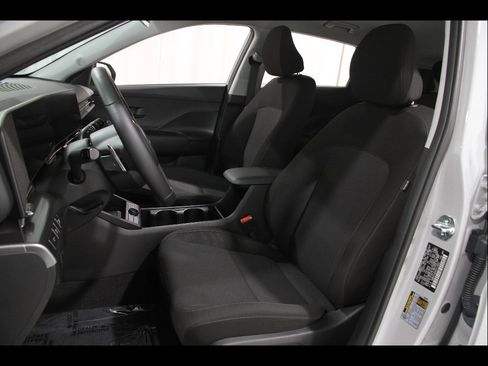 Certified 2024 Hyundai Kona SEL w/ Convenience Package image 5